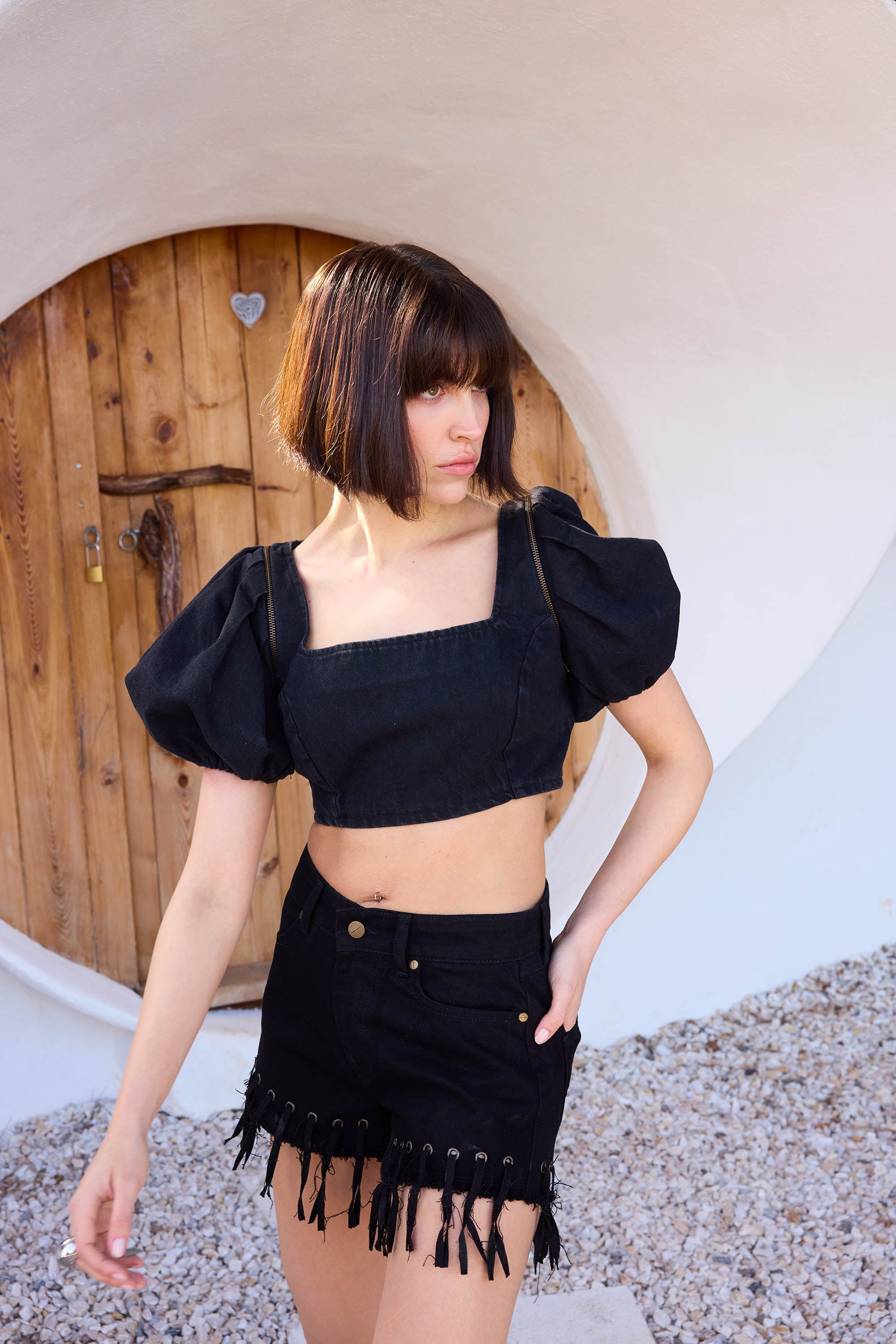 ETRATAT BLACK Shorts